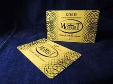 Печать пластиковых карт на золотом пластике для отеля «Mozart»