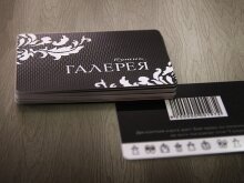 Печать фактурных пластиковых карт с штрих-кодом доя магазина «Галерея»